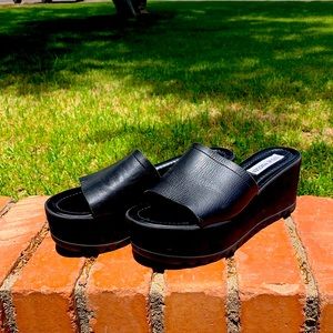 Steve Madden black leather slip on platforms sz7